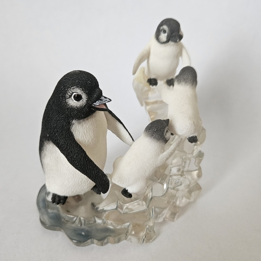 Vintage 1999 Hamilton Polar Playmates "Up We Go" Penguin Figurine